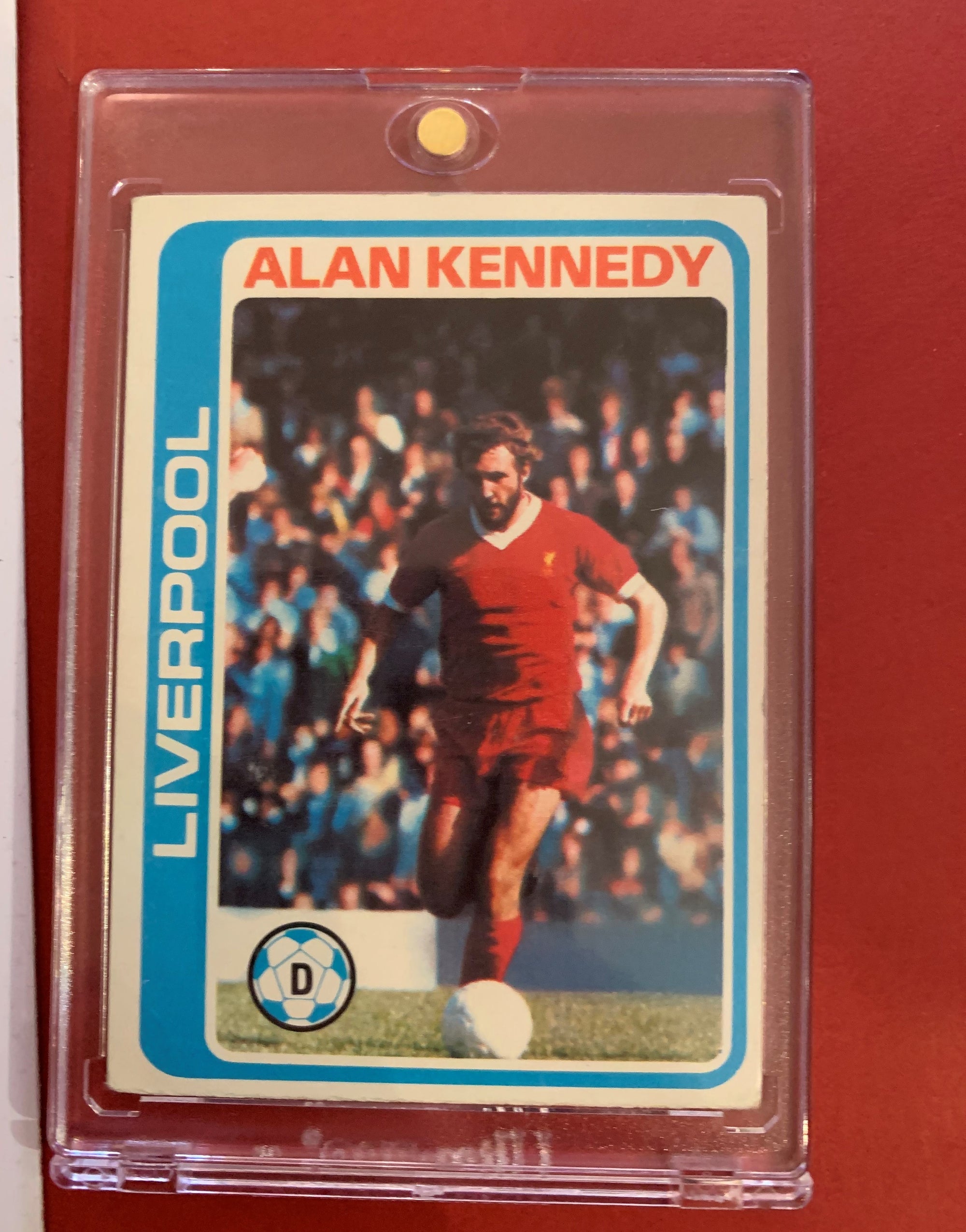 LIVERPOOL - ALAN KENNEDY - SIGNERT ANFIELD ROAD SKILT MED EKTEHETSBEVIS/COA