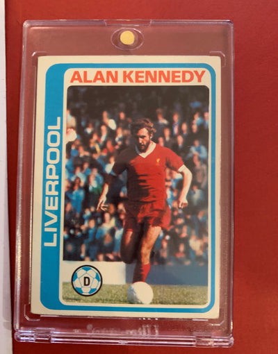 LIVERPOOL - ALAN KENNEDY - SIGNERT ANFIELD ROAD SKILT MED EKTEHETSBEVIS/COA