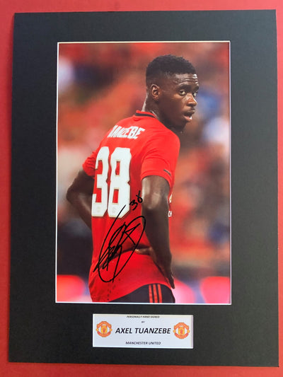 MANCHESTER UNITED - AXEL TUANZEBE - SIGNERT BILDE MED EKTEHETSBEVIS/COA