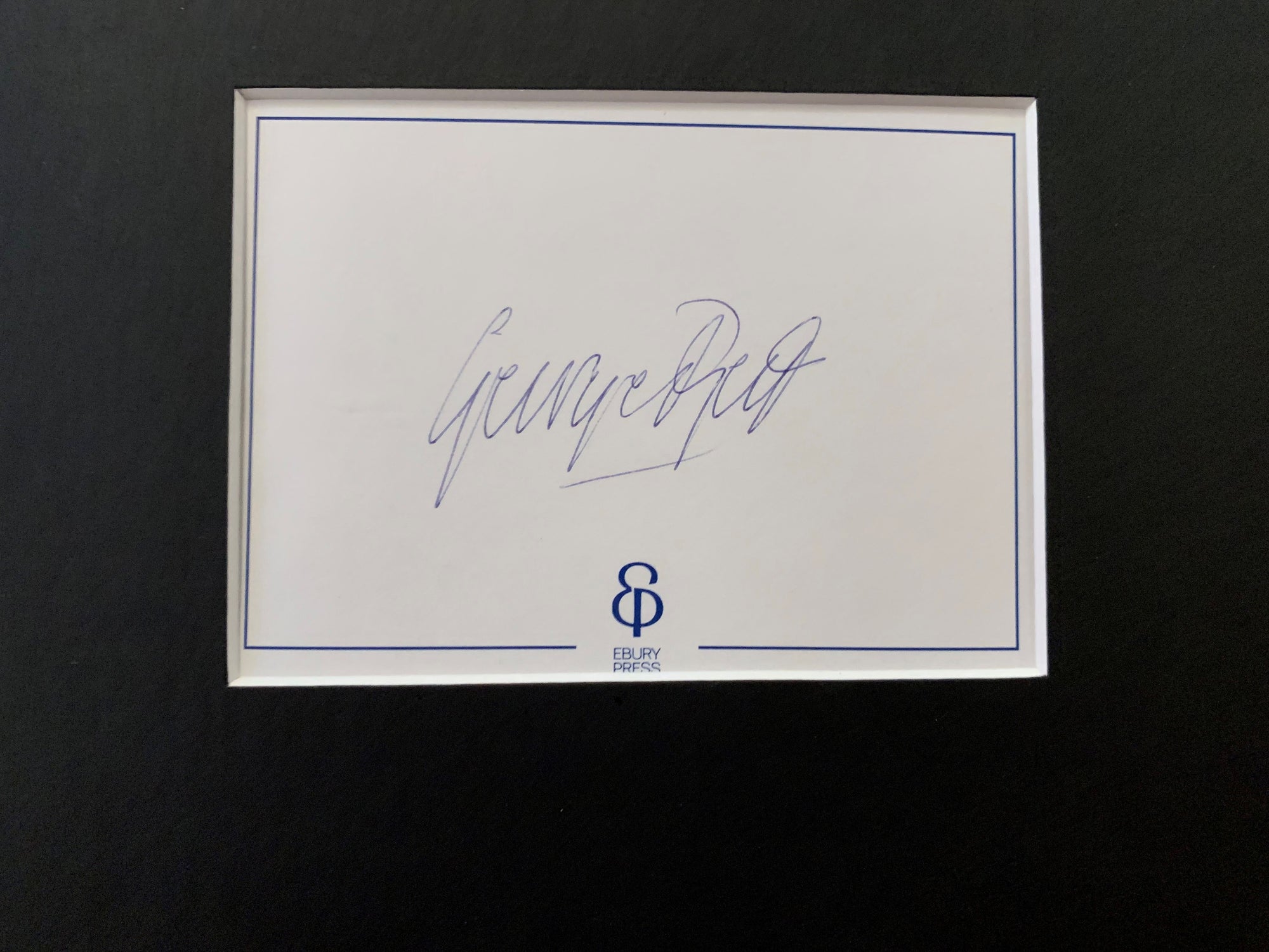 GEORGE BEST - SIGNERT FOTOMONTASJE MED EKTEHETSBEVIS/COA