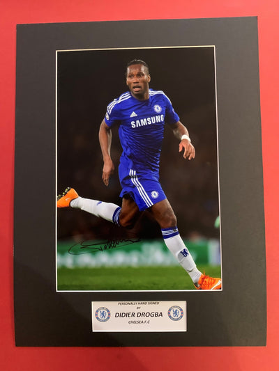 DIDIER DROGBA - SIGNERT BILDE MED EKTEHETSBEVIS/COA