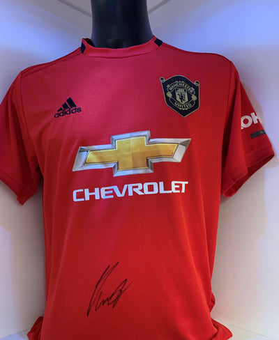 MANCHESTER UNITED - NEMANJA MATIC - SIGNERT DRAKT MED COA-EKTEHETSBEVIS.
