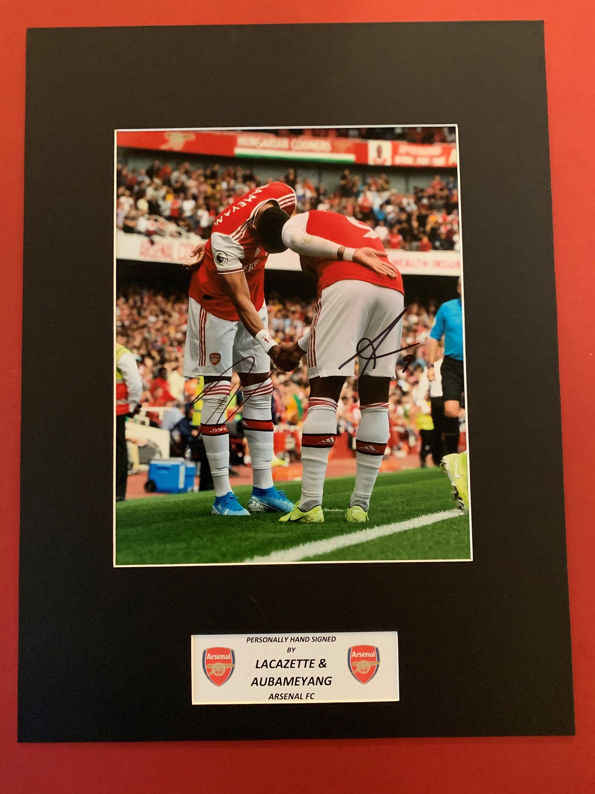 ARSENAL - PIERRE-EMERICK AUBAMEYANG & ALEXANDRE LACAZETTE - DOBBELTSIGNERT BILDE MED EKTEHETSBEVIS/COA