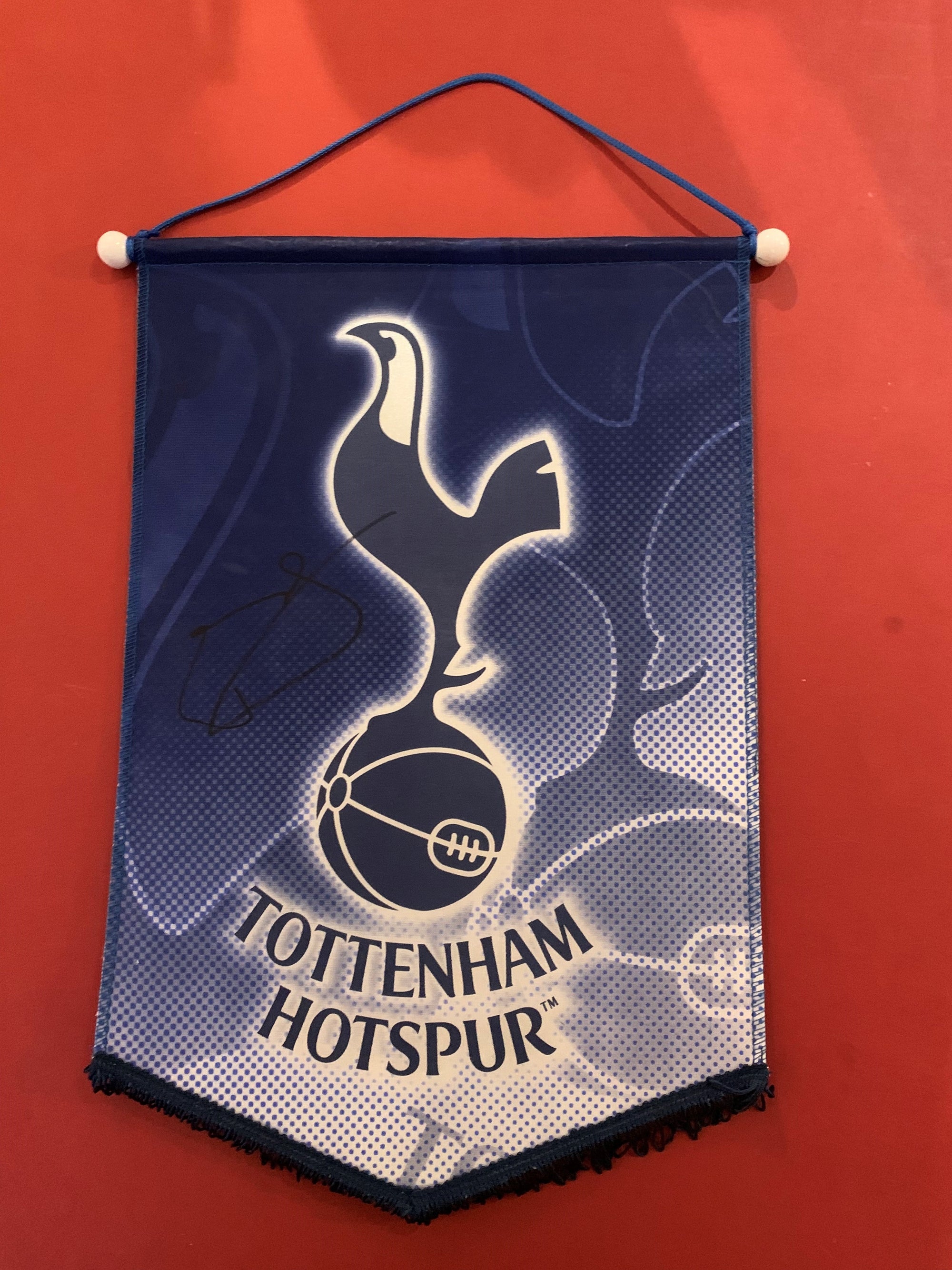 TOTTENHAM - DELE ALLI - SIGNERT TOTTENHAM-VIMPEL MED EKTEHETSBEVIS/COA