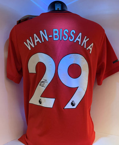 AARON WAN-BISSAKA - SIGNERT DRAKT MED EKTEHETSBEVIS/COA