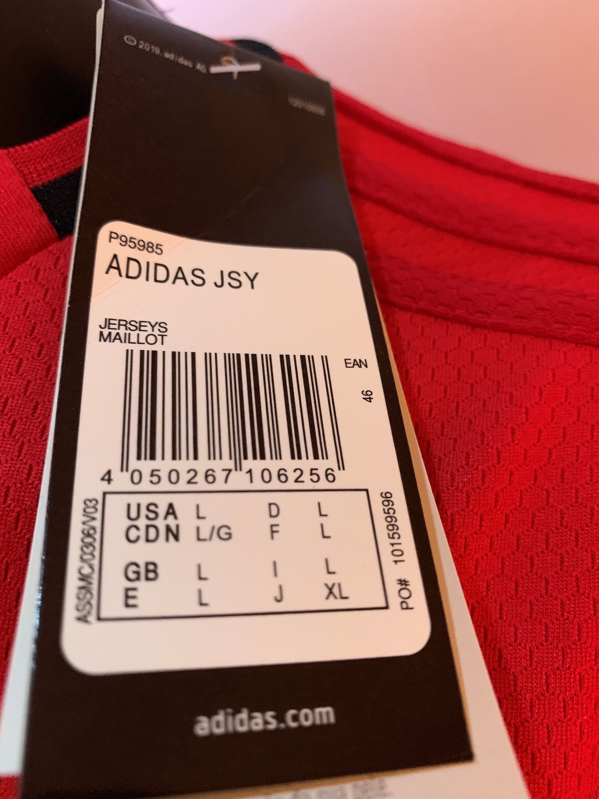 AARON WAN-BISSAKA - SIGNERT DRAKT MED EKTEHETSBEVIS/COA