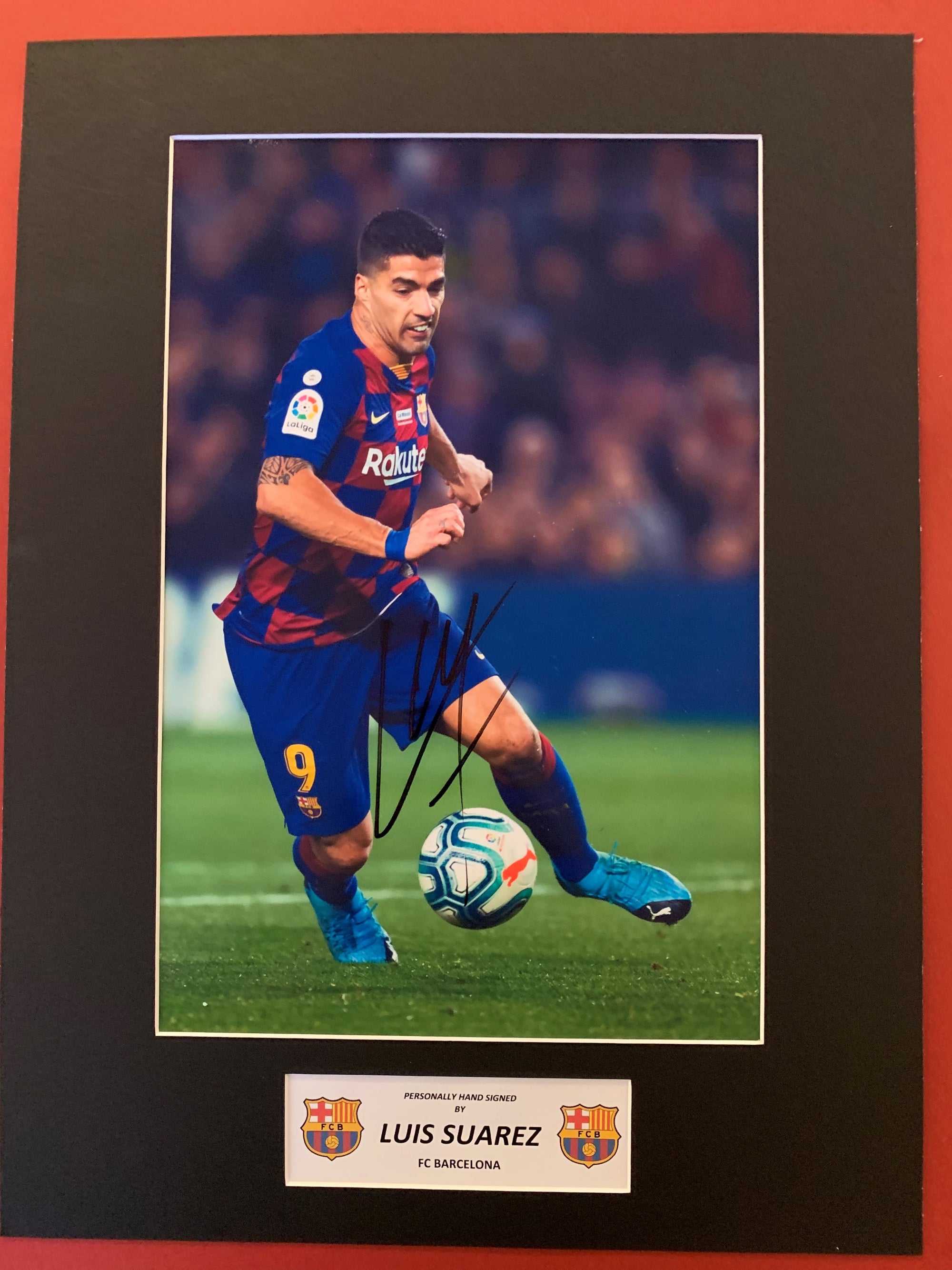 LUIS SUAREZ - SIGNERT BILDE MED EKTEHETSBEVIS/COA