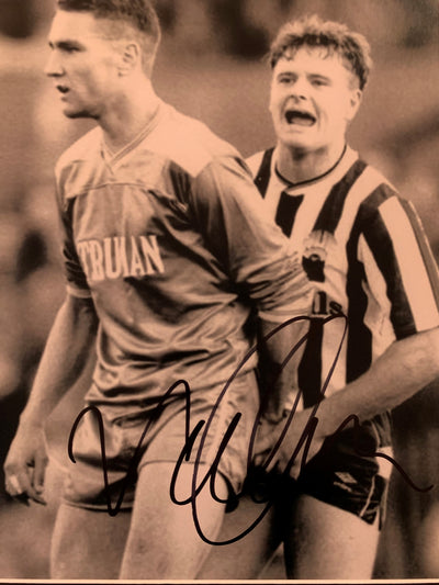 VINNIE JONES - SIGNERT BILDE MED EKTEHETSBEVIS/COA