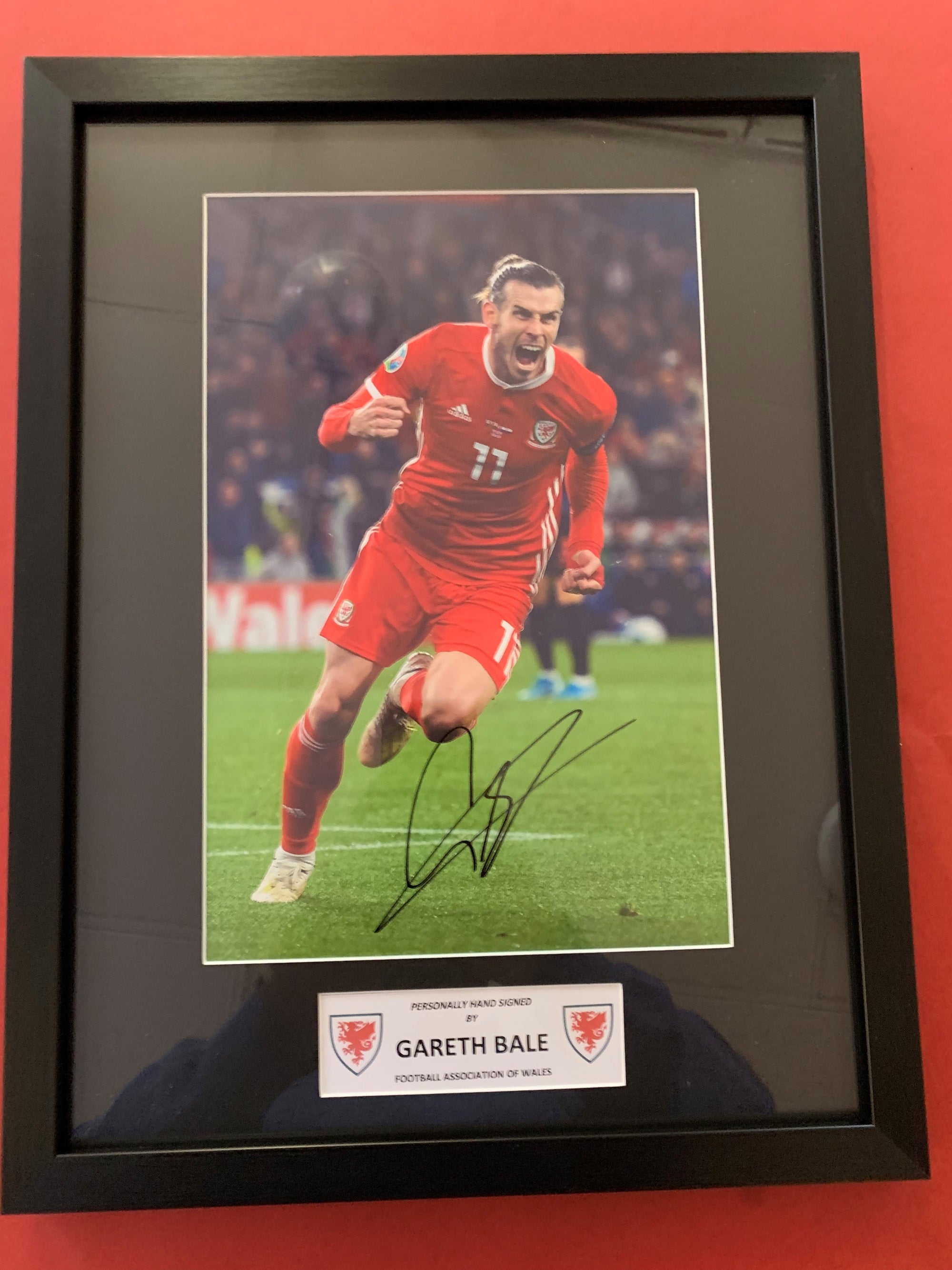 GARETH BALE - SIGNERT BILDE MED EKTEHETSBEVIS/COA