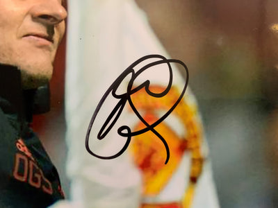 OLE GUNNAR SOLSKJÆR - SIGNERT BILDE MED EKTEHETSBEVIS/COA