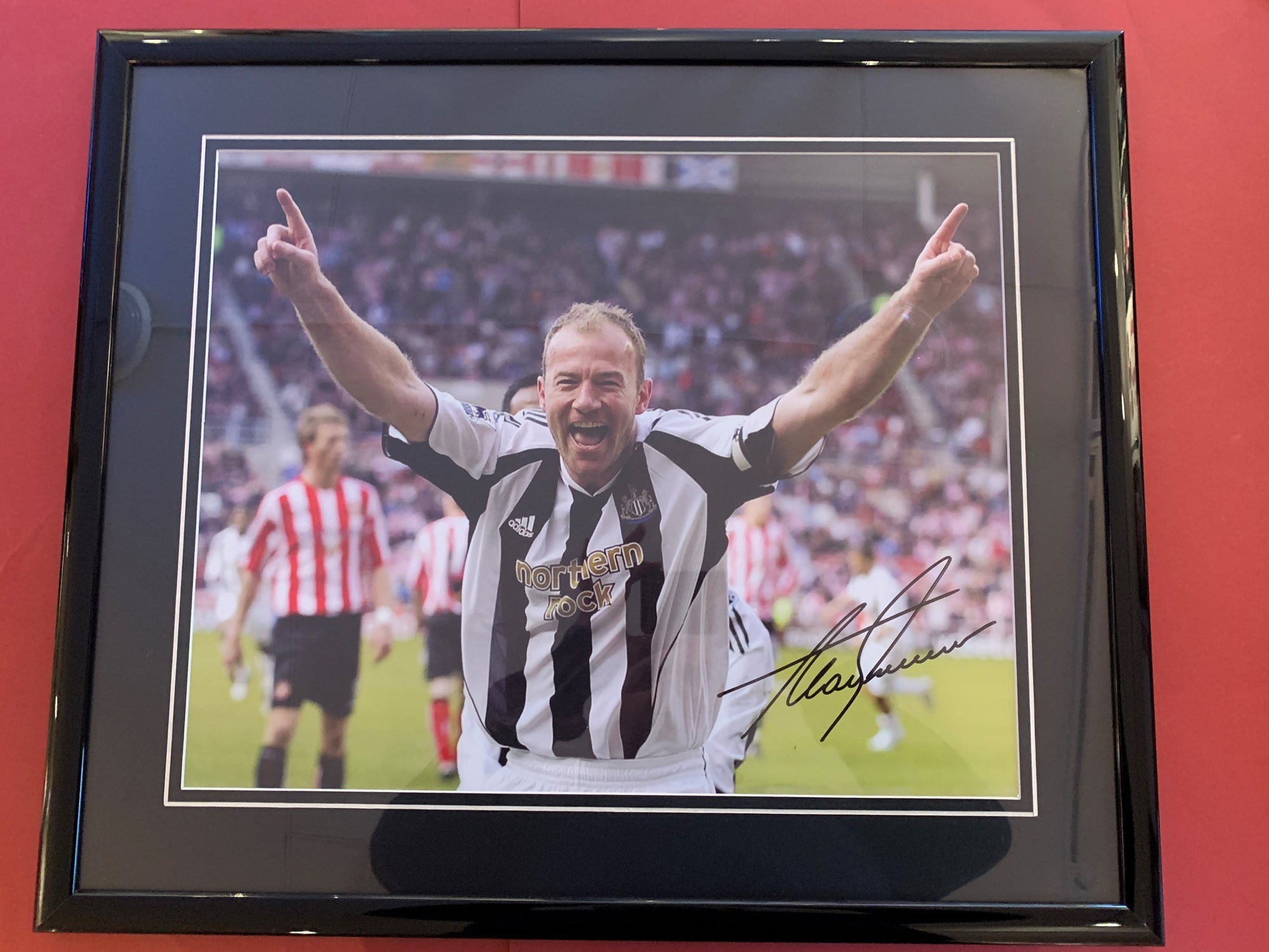 ALAN SHEARER - SIGNERT BILDE MED EKTEHETSBEVIS/COA