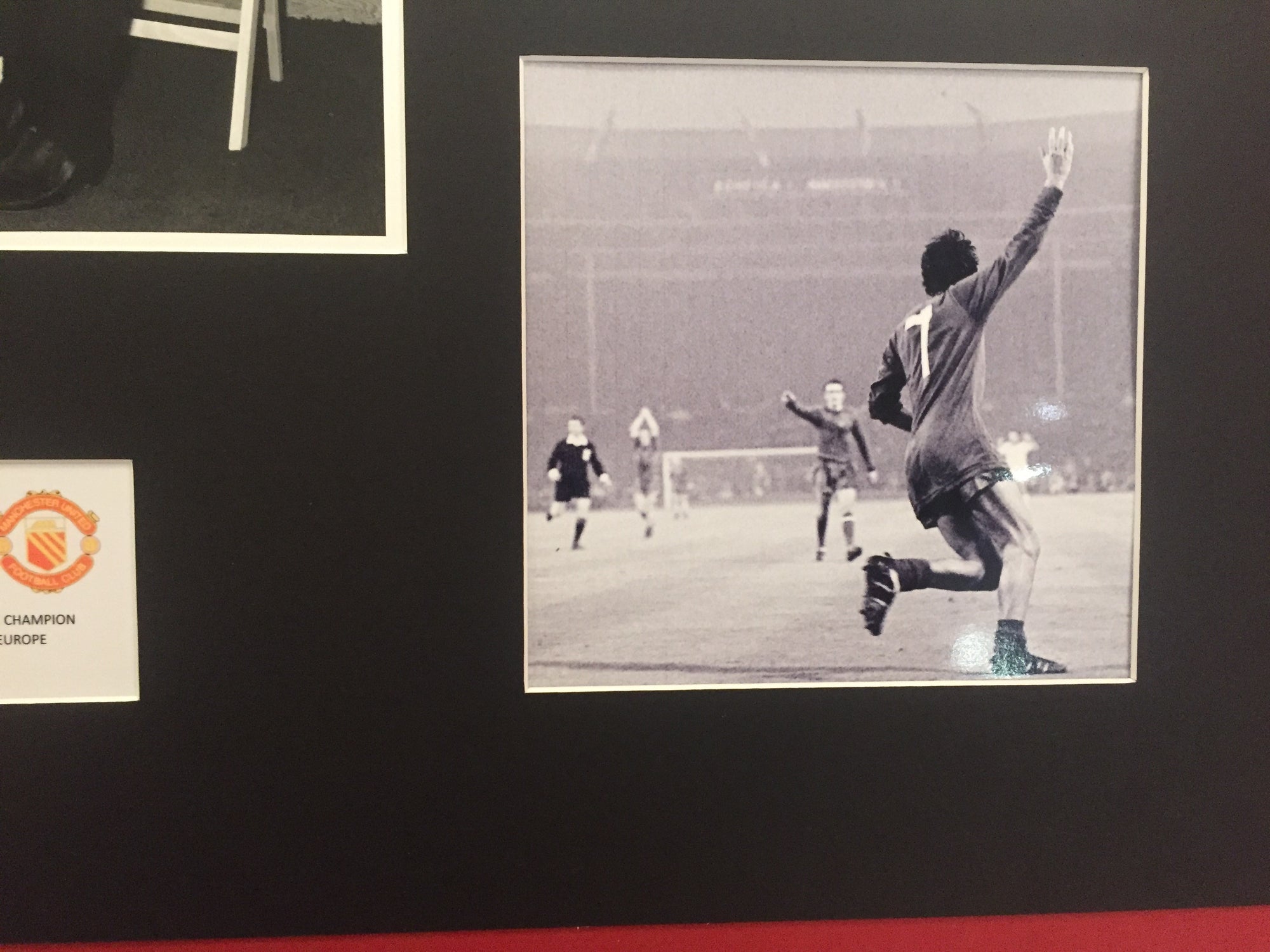 GEORGE BEST - SIGNERT BILDE MED EKTEHETSBEVIS/COA