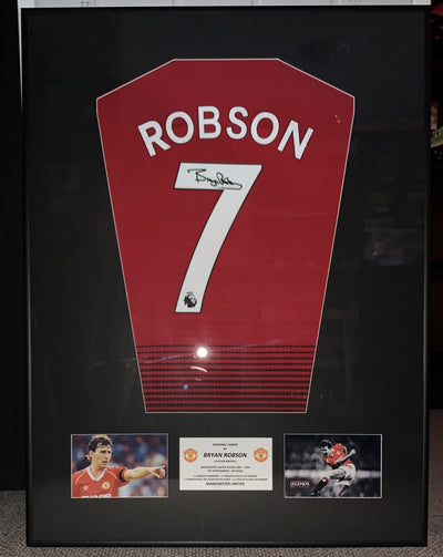 BRYAN ROBSON - FERDIG INNRAMMET OG SIGNERT DRAKT MED EKTEHETSBEVIS/COA