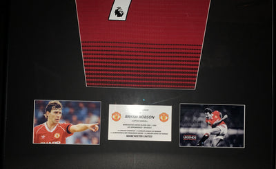BRYAN ROBSON - FERDIG INNRAMMET OG SIGNERT DRAKT MED EKTEHETSBEVIS/COA