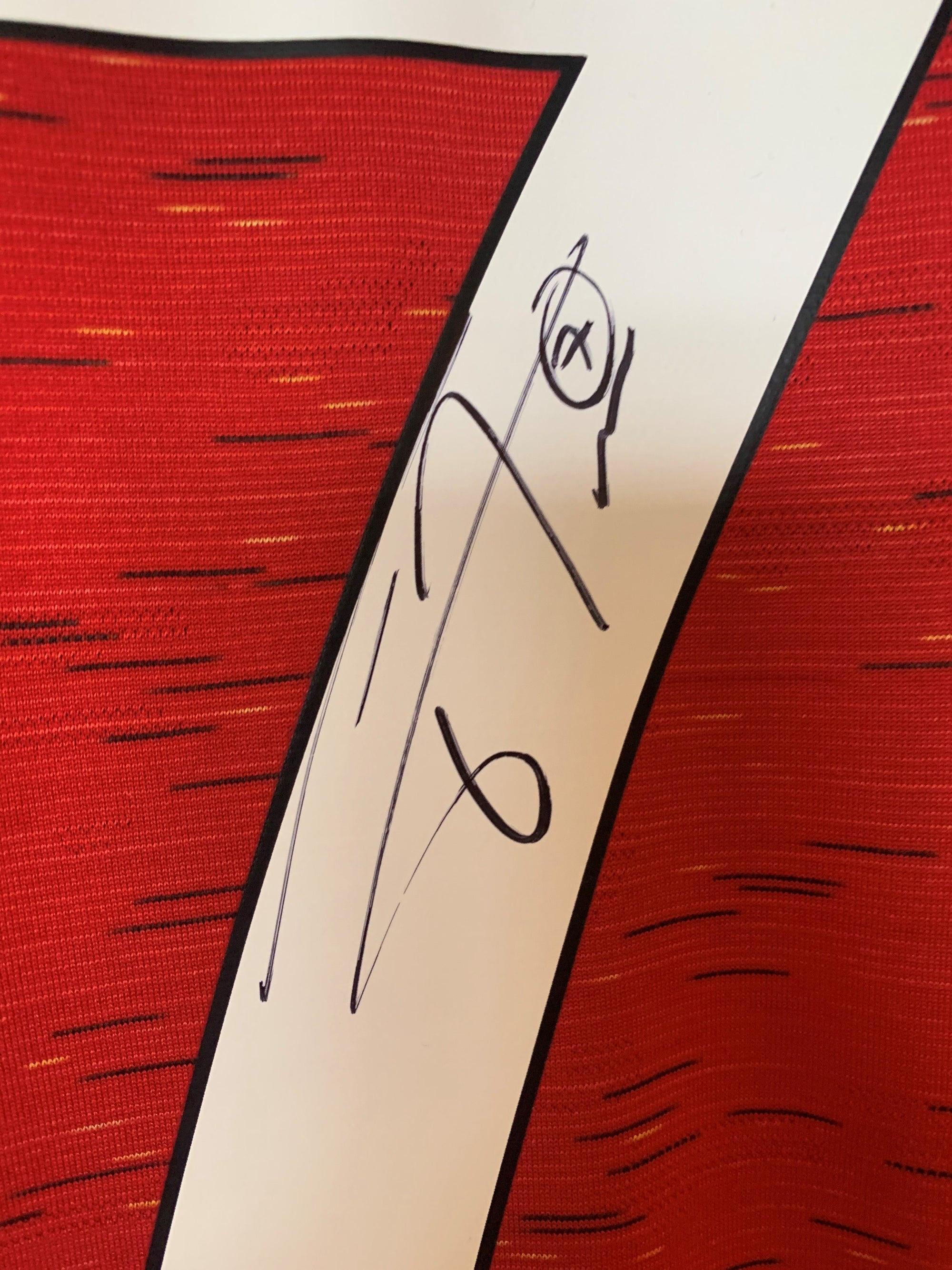 EDINSON CAVANI - SIGNERT DRAKT MED EKTEHETSBEVIS/COA