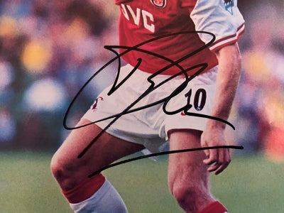DENNIS BERGKAMP - SIGNERT BILDE MED EKTEHETSBEVIS/COA