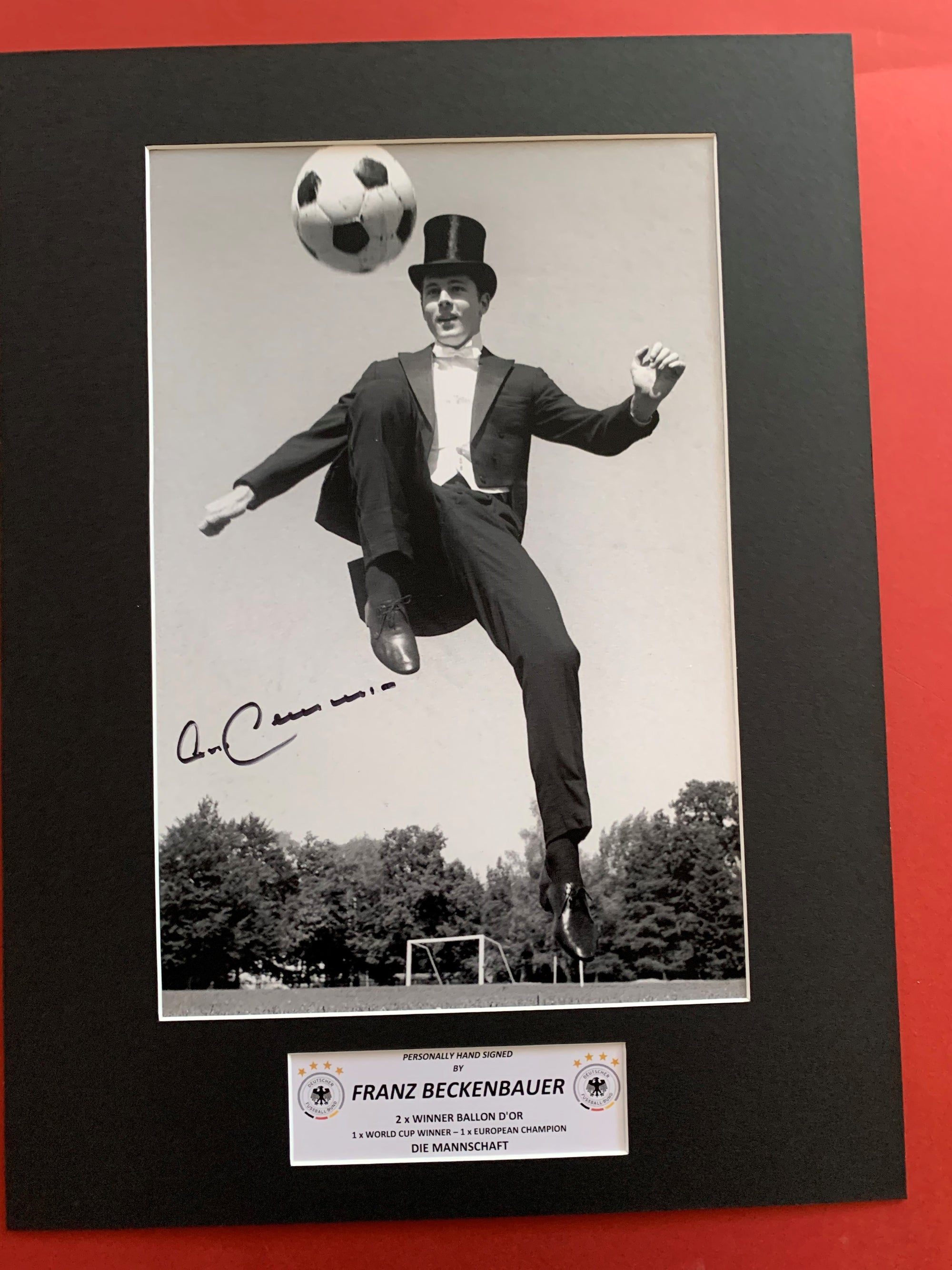 FRANZ BECKENBAUER - SIGNERT BILDE MED EKTEHETSBEVIS/COA