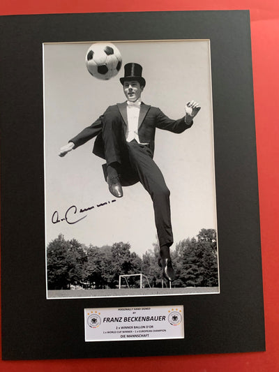 FRANZ BECKENBAUER - SIGNERT BILDE MED EKTEHETSBEVIS/COA