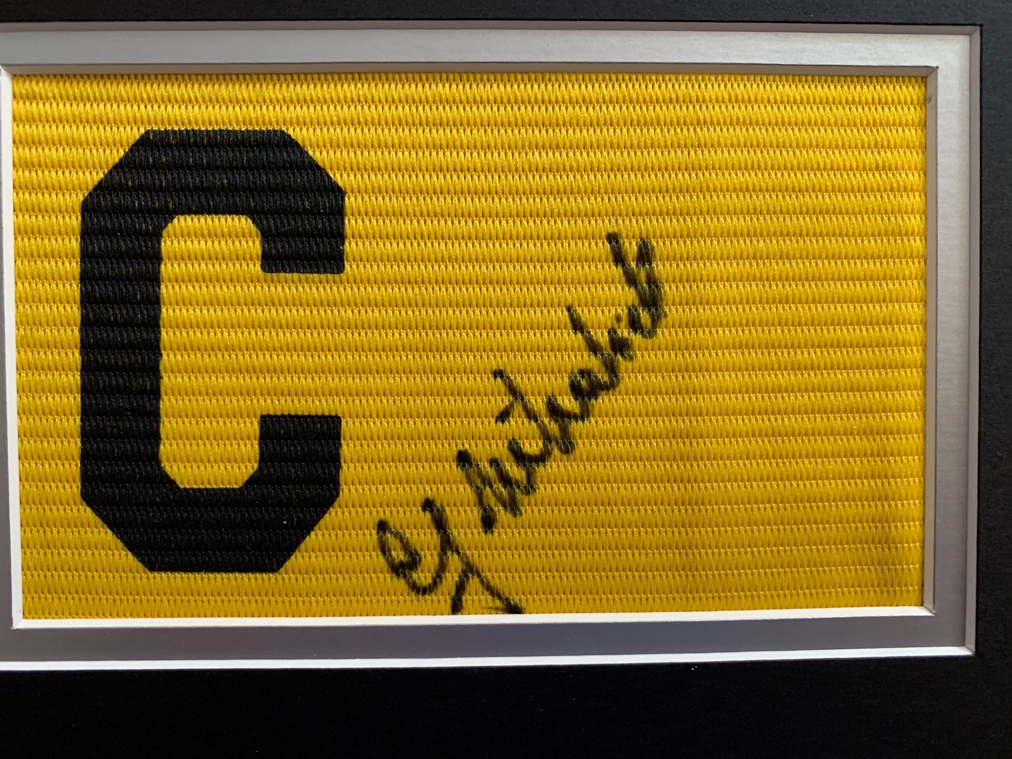 FRANK MCLINTOCK - SIGNERT KAPTEINSBIND MED EKTEHETSBEVIS/COA