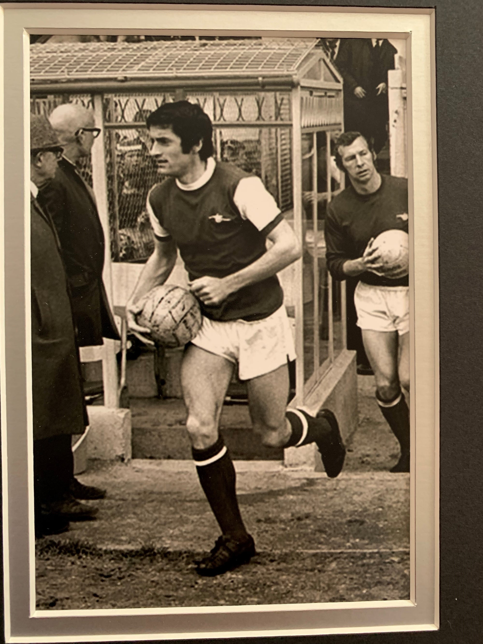 FRANK MCLINTOCK - SIGNERT KAPTEINSBIND MED EKTEHETSBEVIS/COA