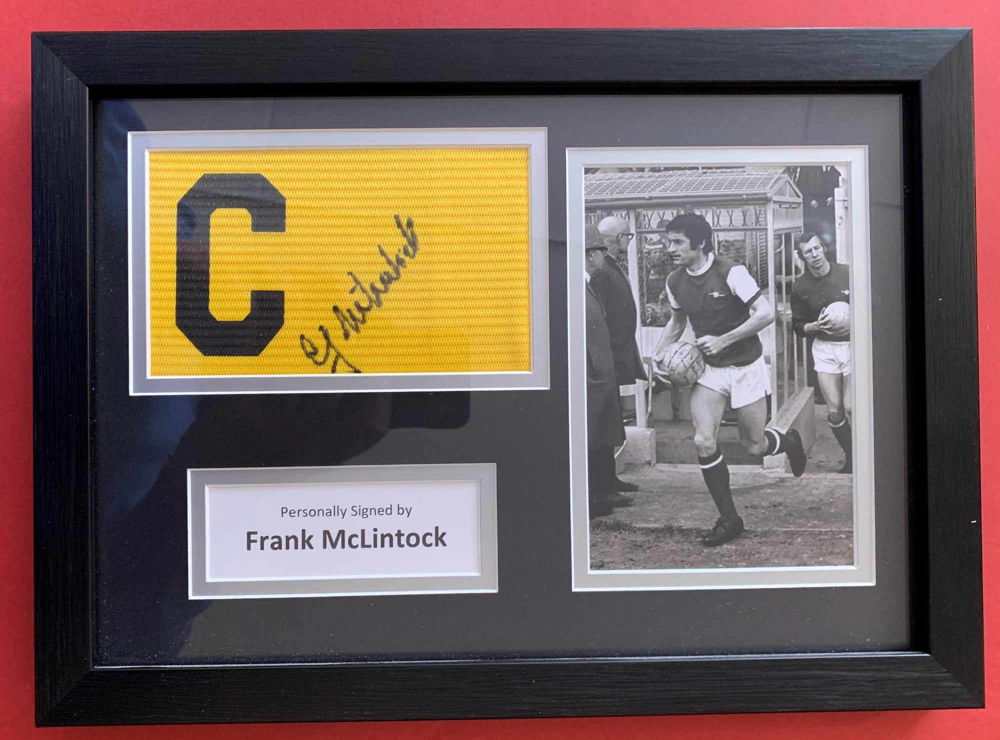 FRANK MCLINTOCK - SIGNERT KAPTEINSBIND MED EKTEHETSBEVIS/COA
