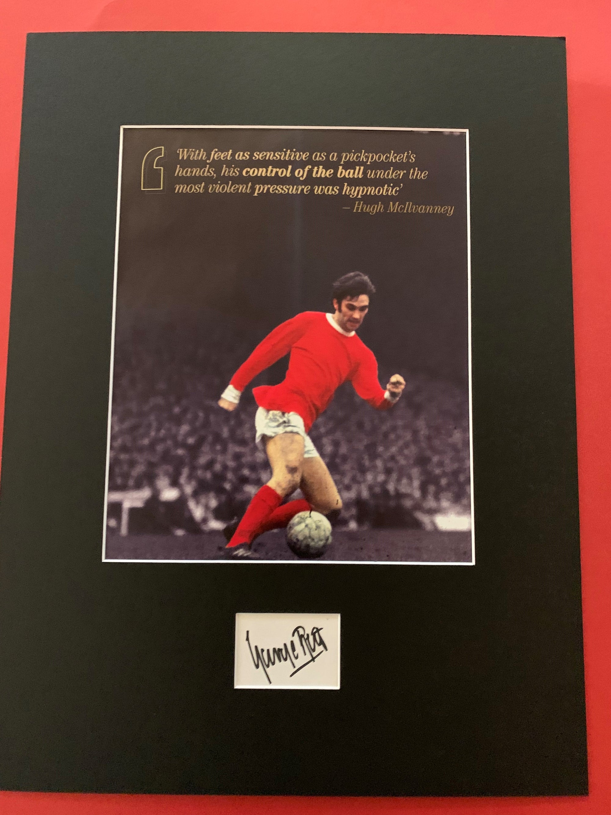 GEORGE BEST - SIGNERT FOTOMONTASJE MED EKTEHETSBEVIS/COA