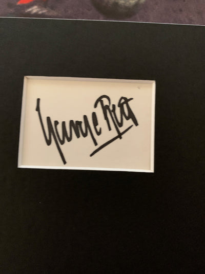 GEORGE BEST - SIGNERT FOTOMONTASJE MED EKTEHETSBEVIS/COA