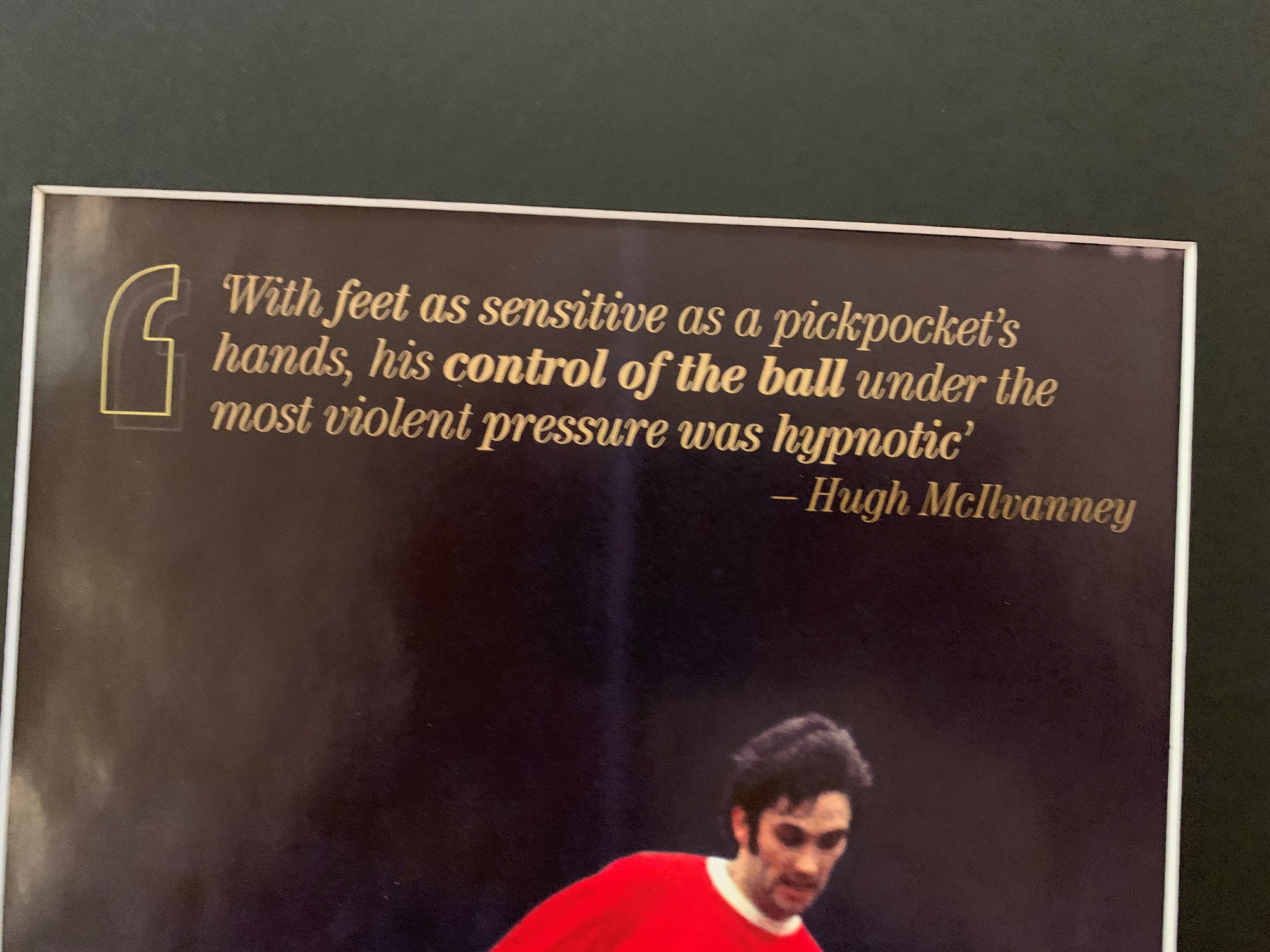 GEORGE BEST - SIGNERT FOTOMONTASJE MED EKTEHETSBEVIS/COA