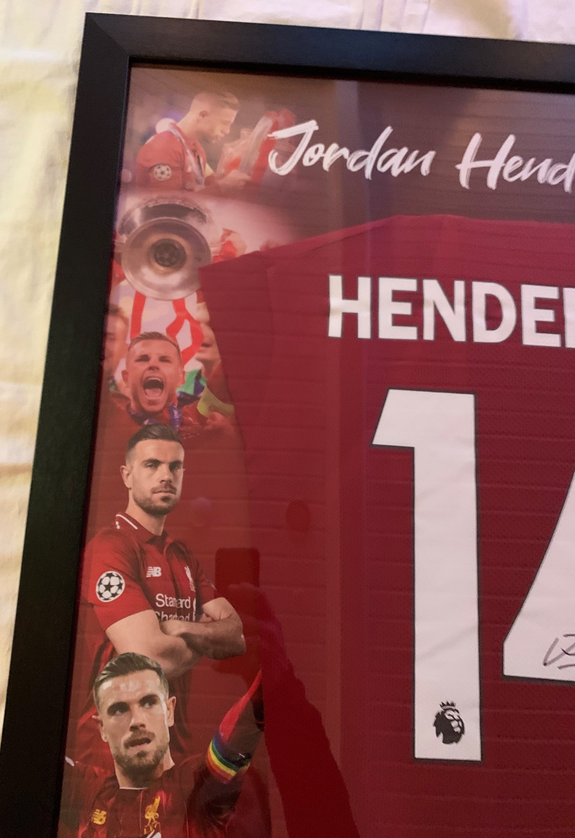 JORDAN HENDERSON - FERDIG SIGNERT OG INNRAMMET DRAKT "ART-FRAME" MED EKTEHETSBEVIS/COA
