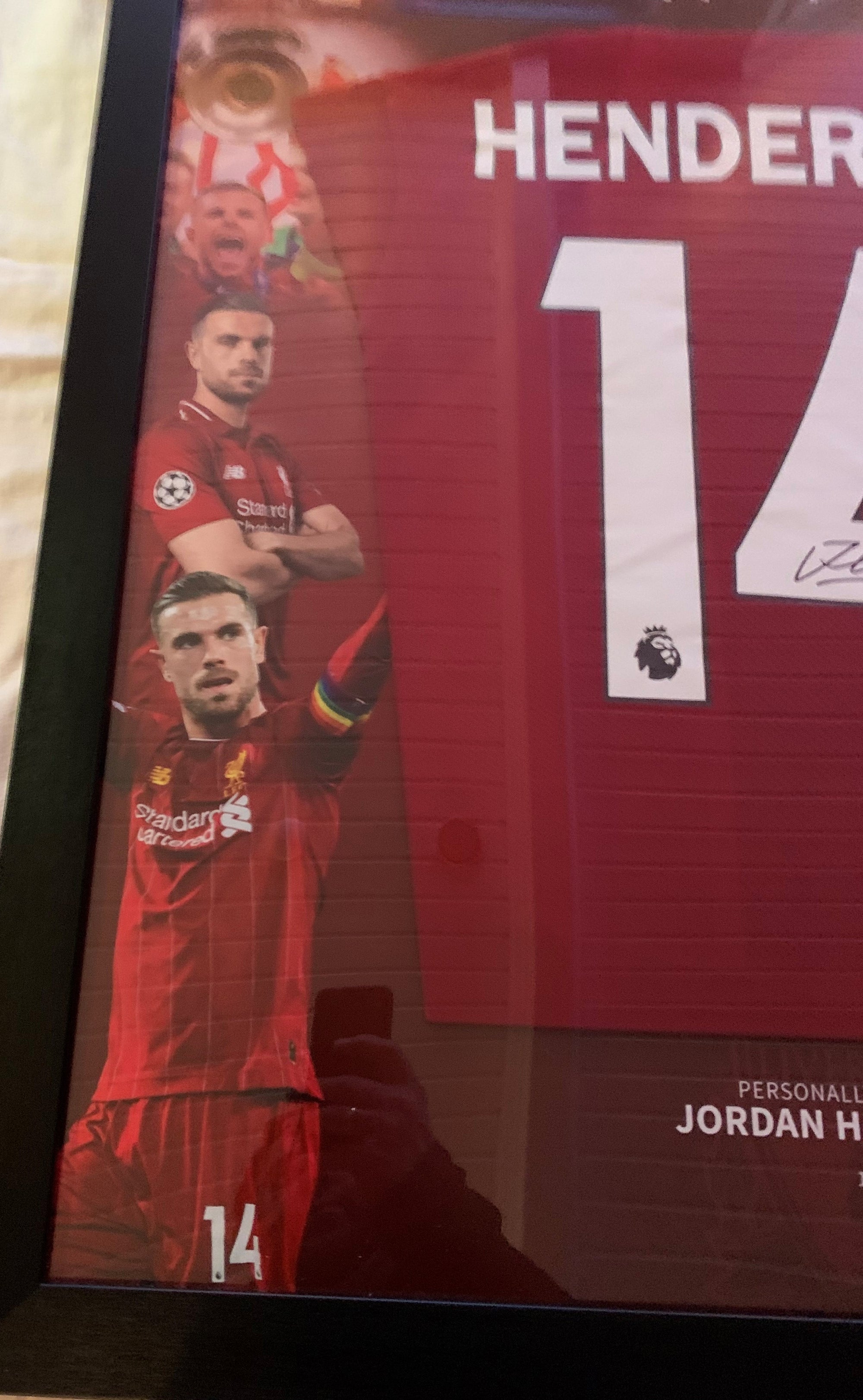JORDAN HENDERSON - FERDIG SIGNERT OG INNRAMMET DRAKT "ART-FRAME" MED EKTEHETSBEVIS/COA