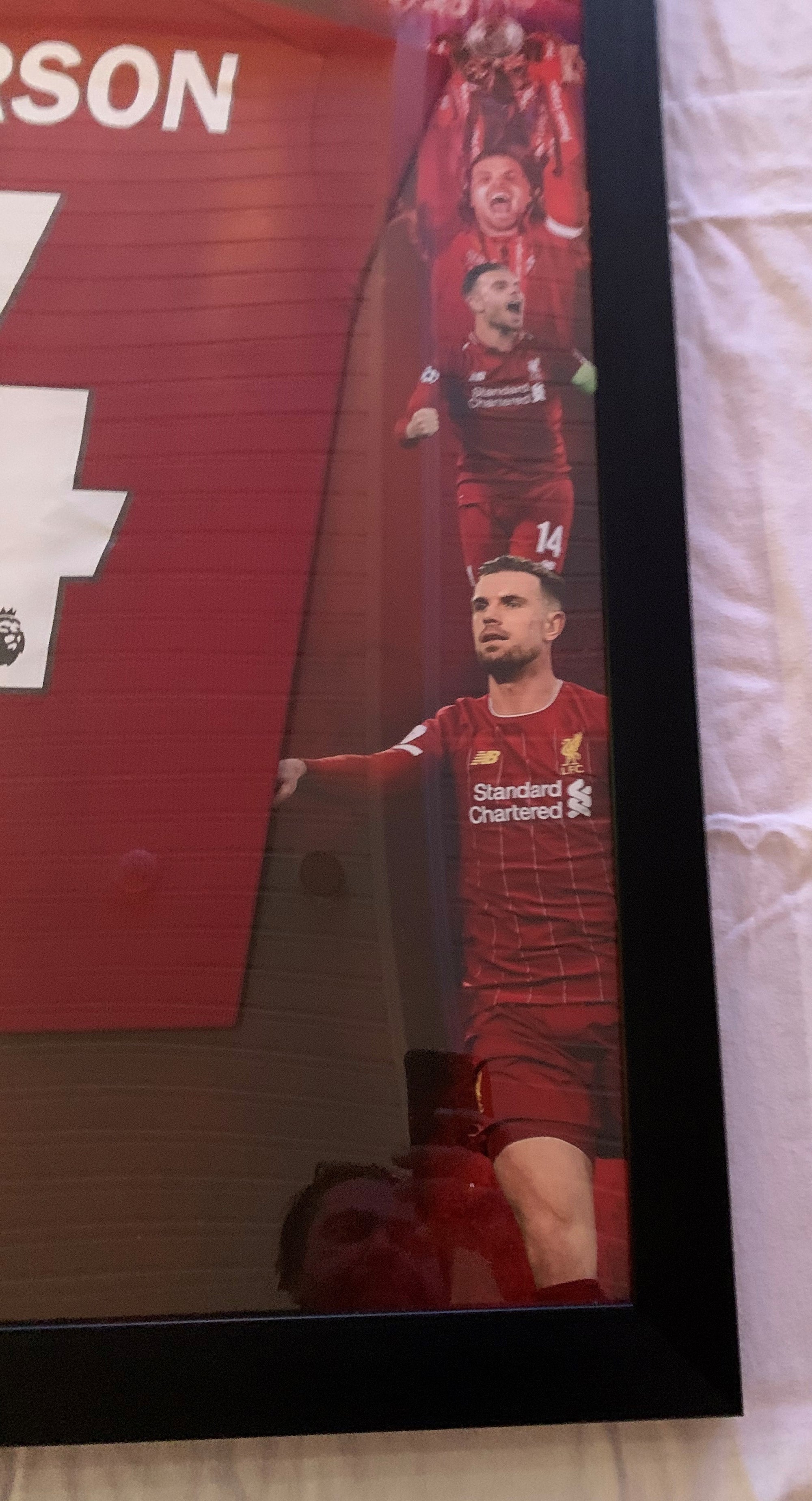 JORDAN HENDERSON - FERDIG SIGNERT OG INNRAMMET DRAKT "ART-FRAME" MED EKTEHETSBEVIS/COA