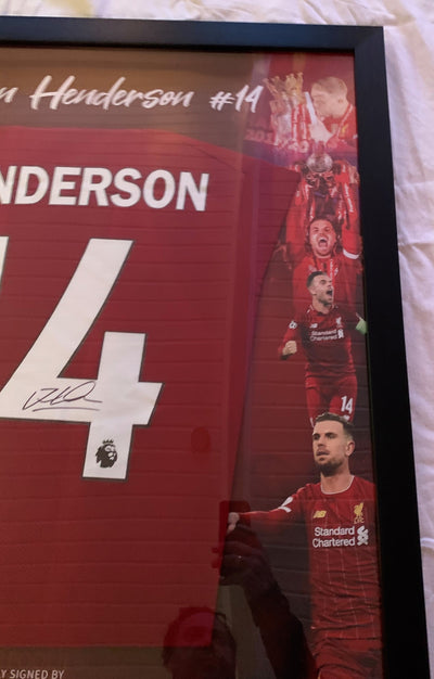JORDAN HENDERSON - FERDIG SIGNERT OG INNRAMMET DRAKT "ART-FRAME" MED EKTEHETSBEVIS/COA