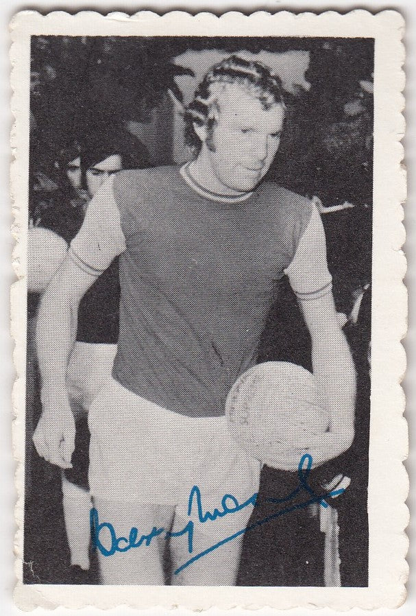 032. BOBBY MOORE - WEST HAM UNITED