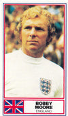 BOBBY MOORE - ENGLAND - CIGARETTE CARD
