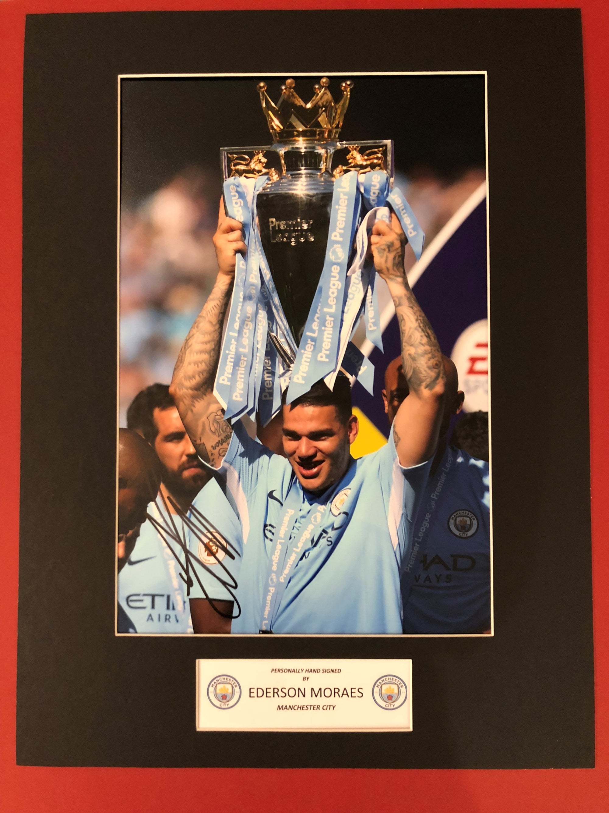MANCHESTER CITY - EDERSON - SIGNERT BILDE MED EKTEHETSBEVIS/COA