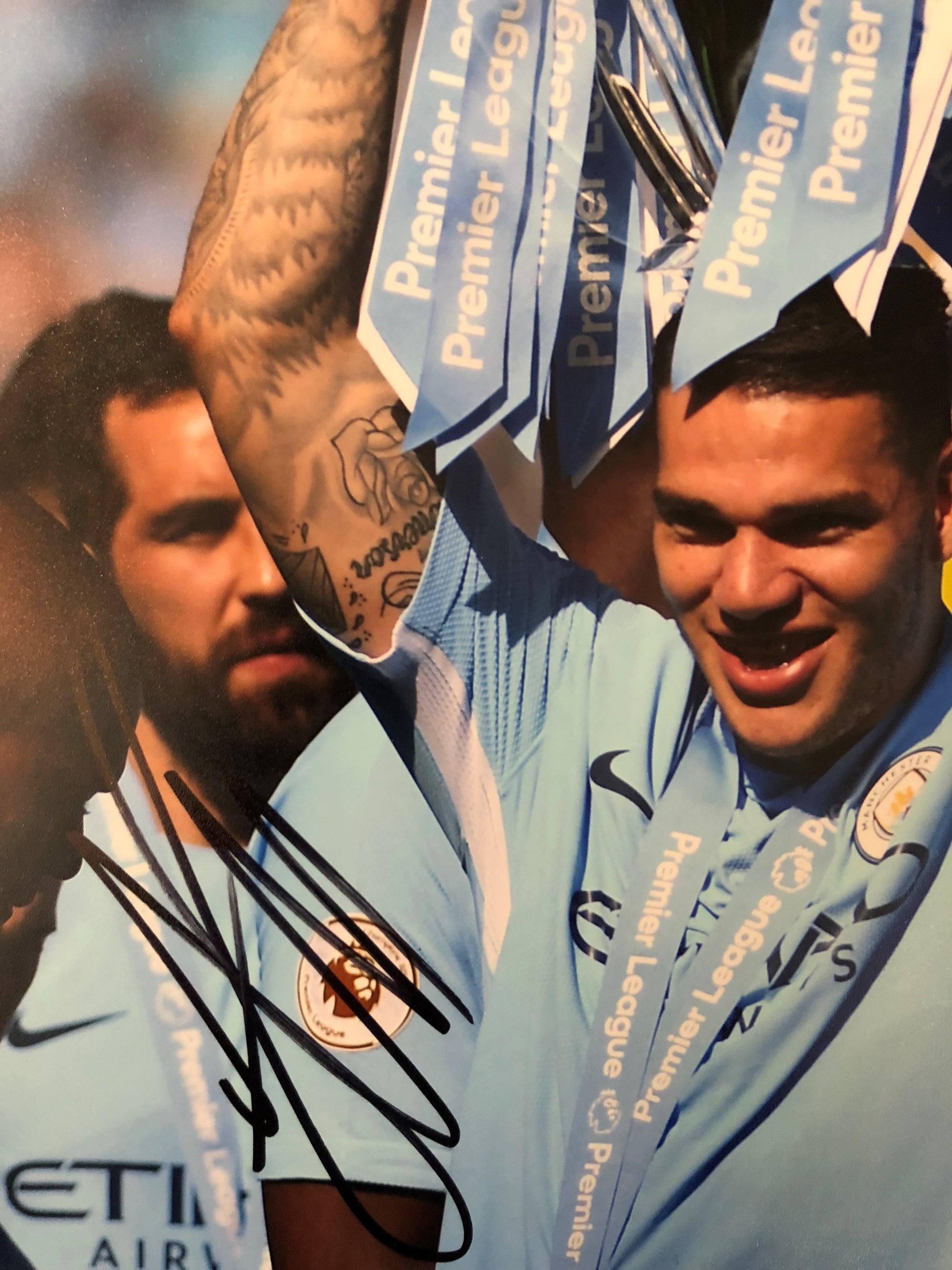 MANCHESTER CITY - EDERSON - SIGNERT BILDE MED EKTEHETSBEVIS/COA