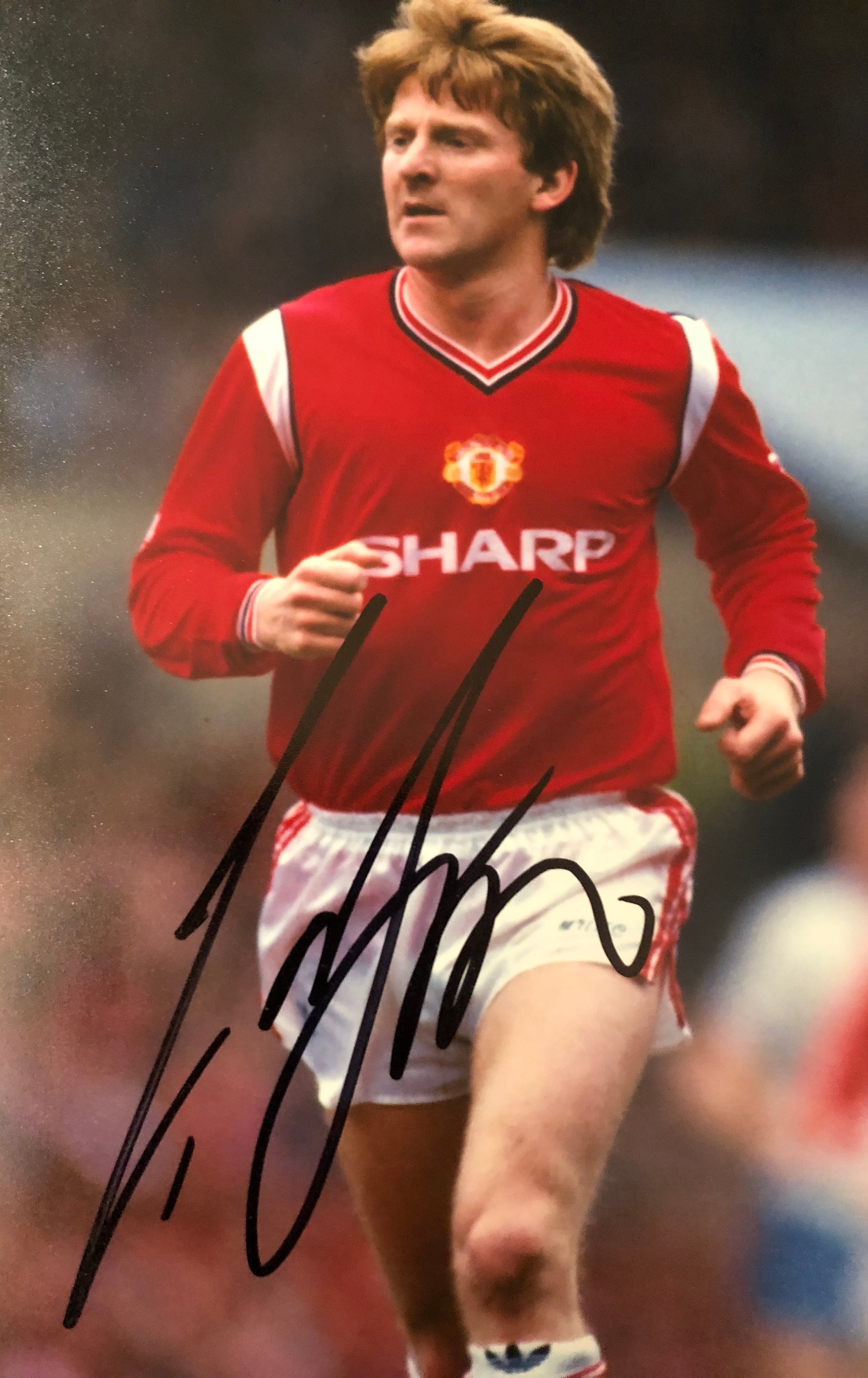 GORDON STRACHAN - SIGNERT BILDE MED EKTEHETSBEVIS/COA