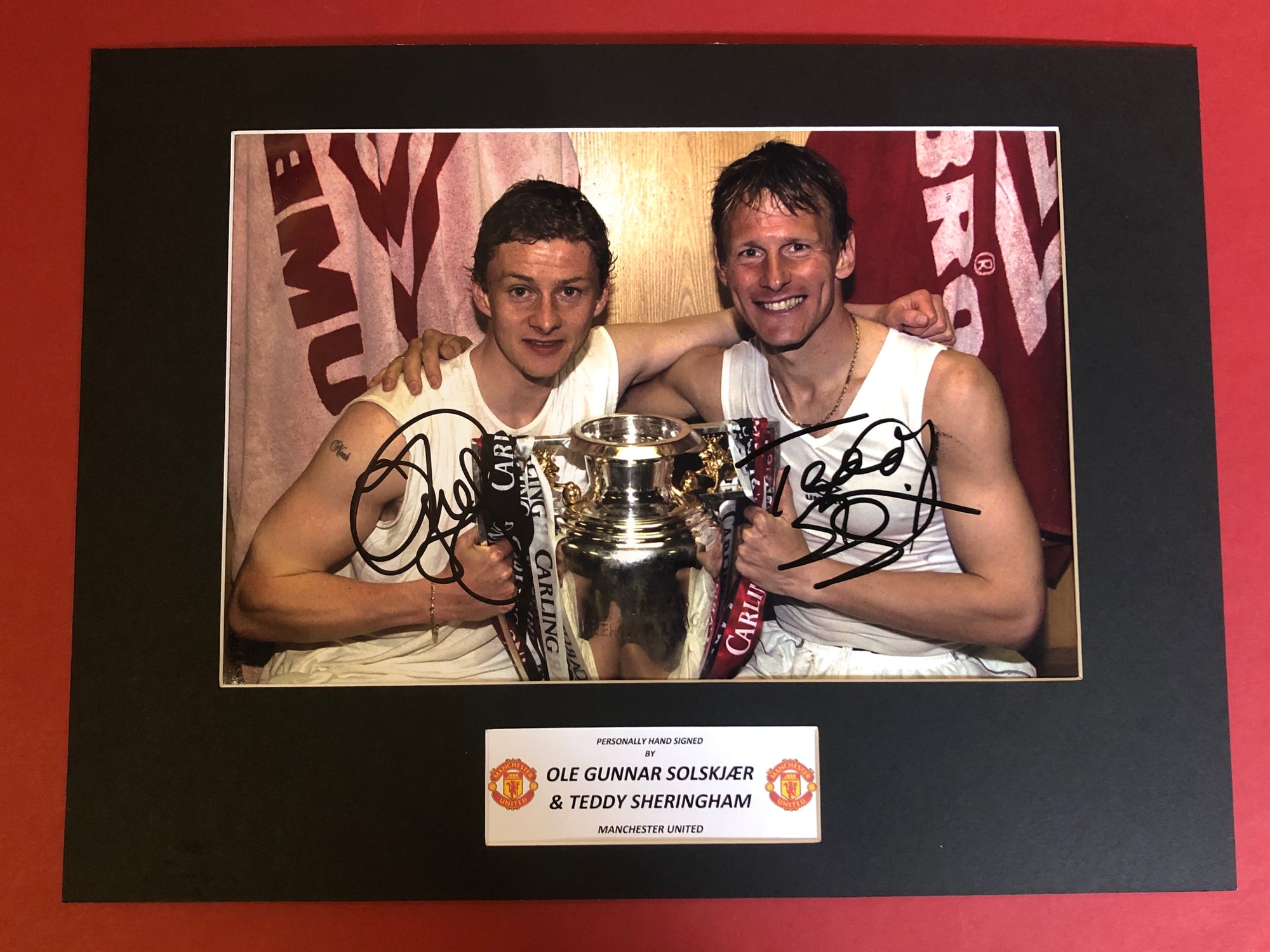 OLE GUNNAR SOLSKJER OG TEDDY SHERINGHAM - SIGNERT BILDE MED EKTEHETSBEVIS/COA