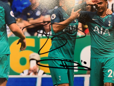HARRY KANE & DELE ALLI - DOBBELTSIGNERT BILDE MED EKTEHETSBEVIS/COA