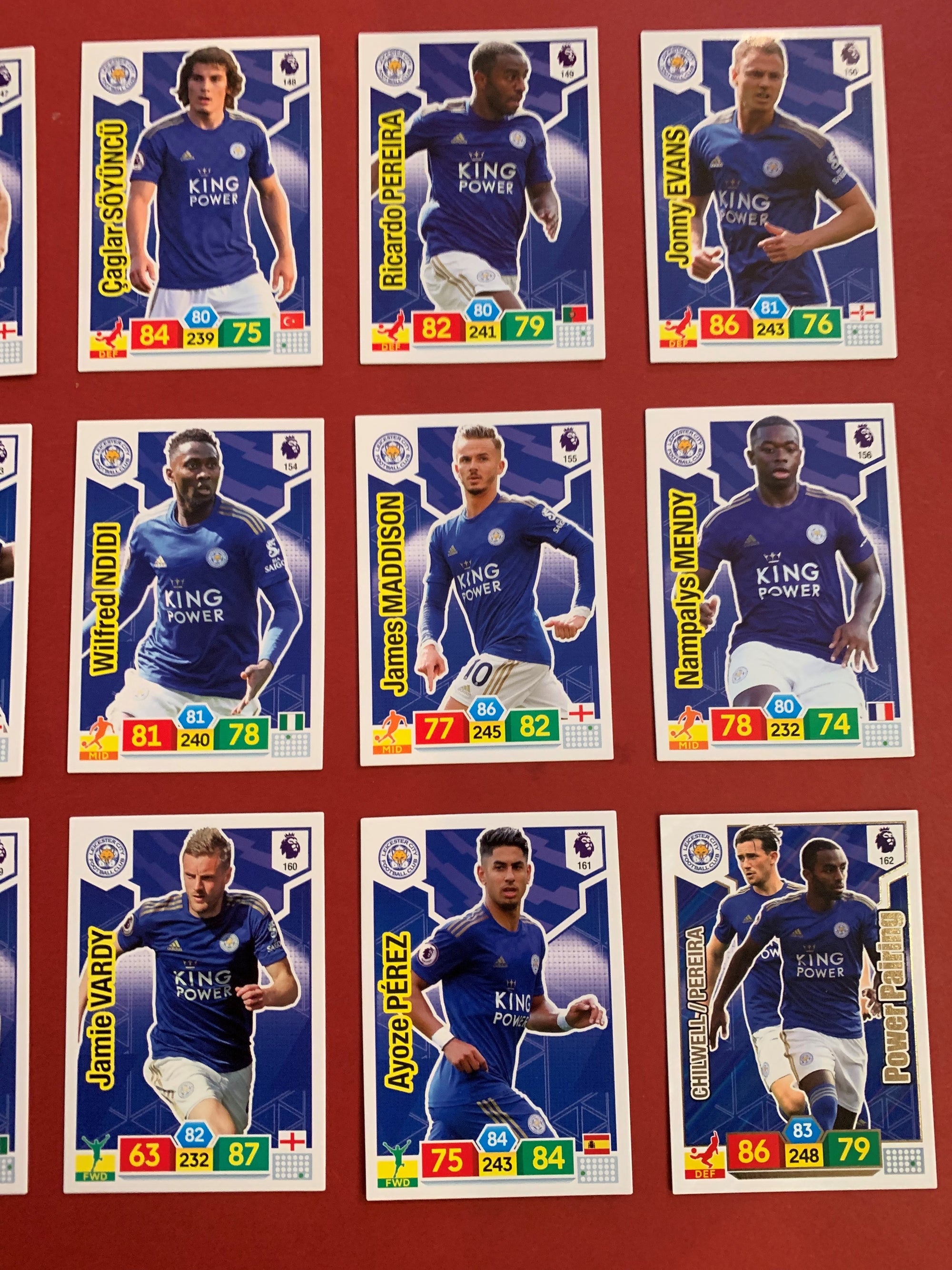 000. LEICESTER CITY- KOMPLETT SETT PANINI PREMIER LEAGUE ADRENALYN 2019/20