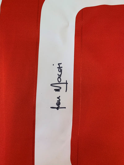 MANCHESTER UNITED - LOU MACARI - SIGNERT DRAKT MED EKTEHETSBEVIS/COA