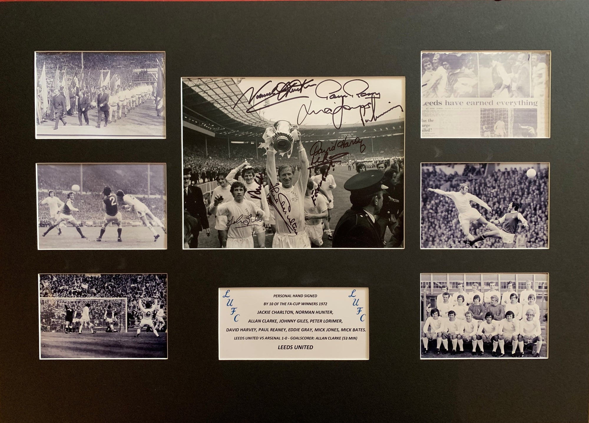 LEEDS UNITED MULTISIGNERT FA-CUP 1972 FOTOMONTASJE MED EKTEHETSBEVIS/COA