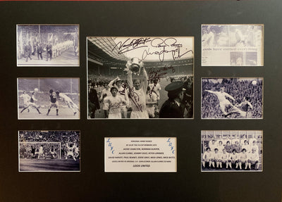 LEEDS UNITED MULTISIGNERT FA-CUP 1972 FOTOMONTASJE MED EKTEHETSBEVIS/COA