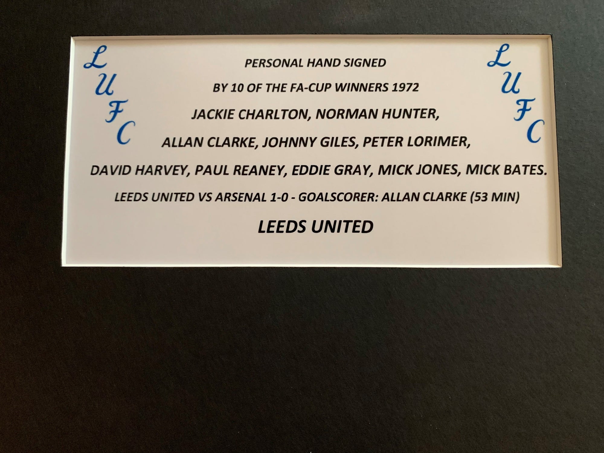 LEEDS UNITED MULTISIGNERT FA-CUP 1972 FOTOMONTASJE MED EKTEHETSBEVIS/COA
