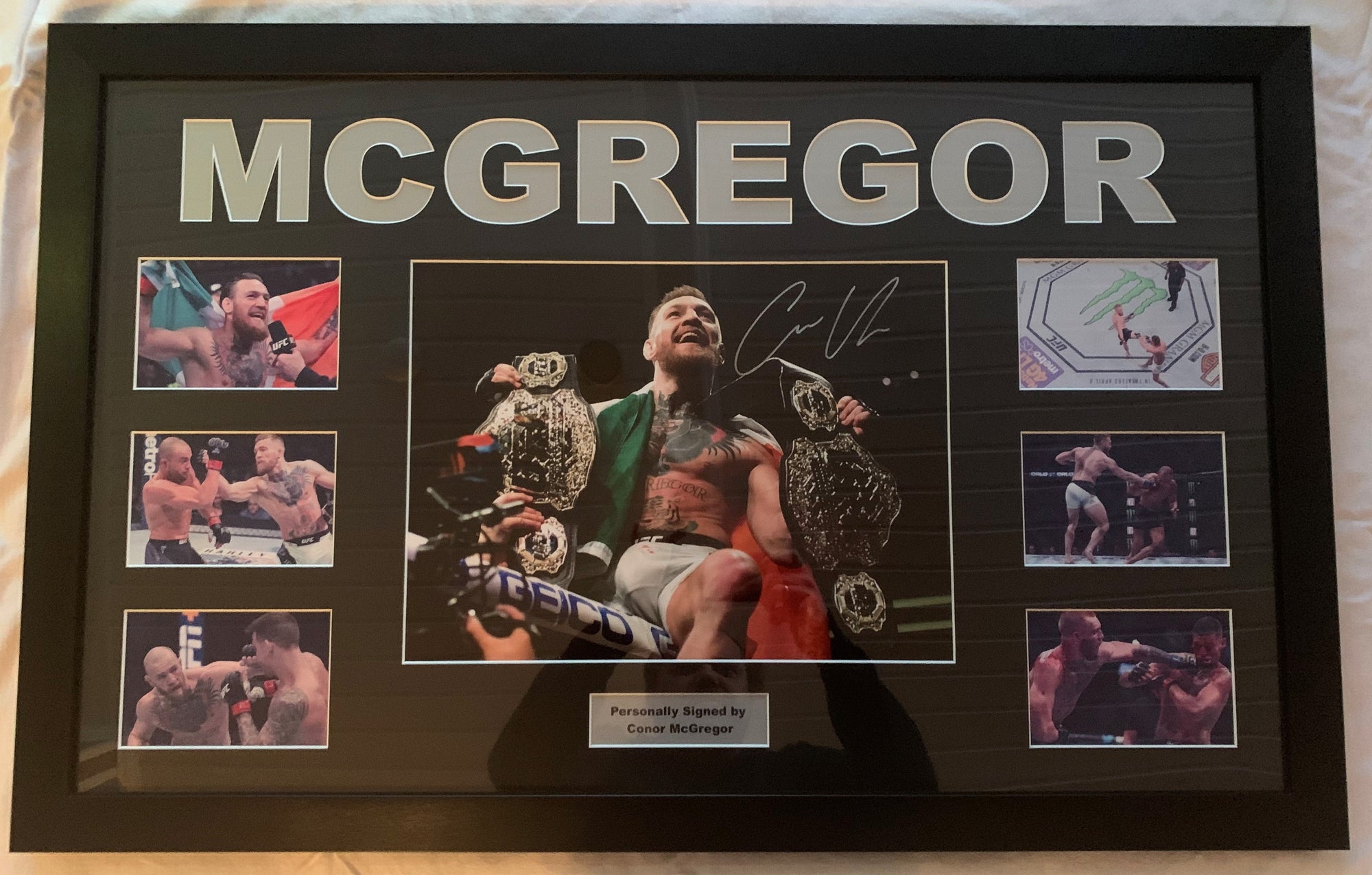CONOR McGREGOR - SIGNERT BILDE I STOR MONTASJE MED EKTEHETSBEVIS/COA