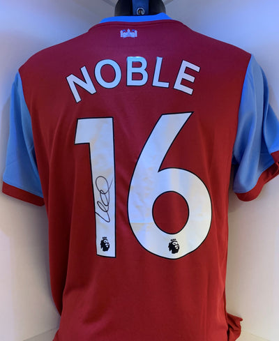 MARK NOBLE - SIGNERT DRAKT MED EKTEHETSBEVIS/COA