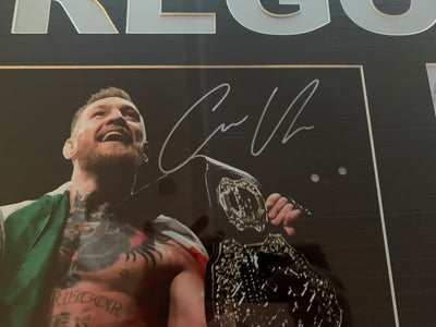 CONOR McGREGOR - SIGNERT BILDE I STOR MONTASJE MED EKTEHETSBEVIS/COA