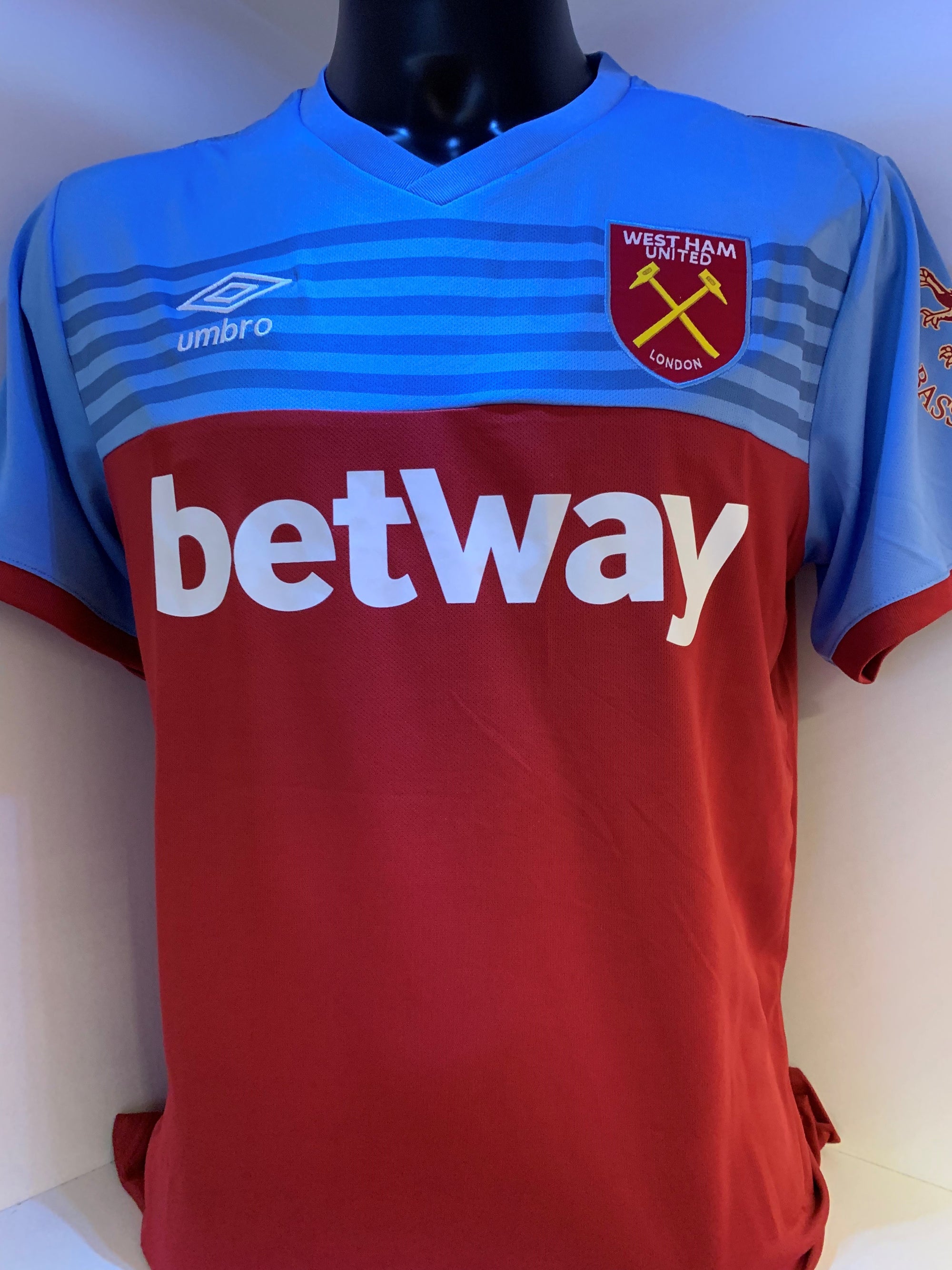 MARK NOBLE - SIGNERT DRAKT MED EKTEHETSBEVIS/COA