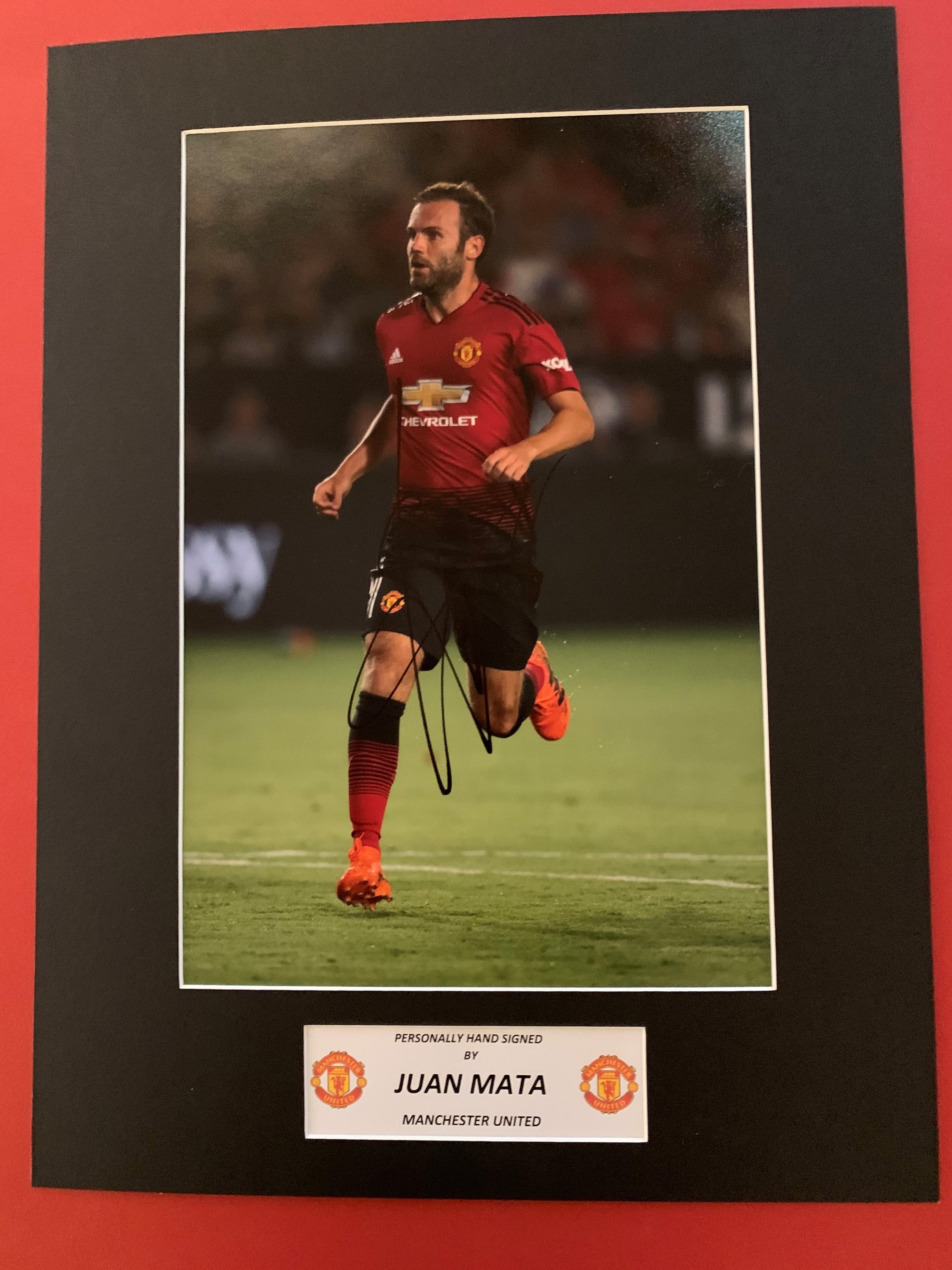 JUAN MATA - SIGNERT BILDE MED EKTEHETSBEVIS/COA