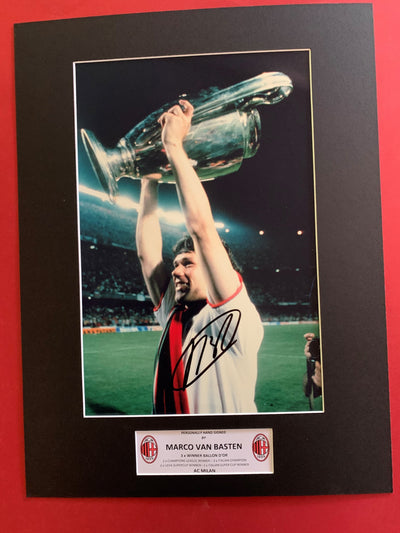 MARCO VAN BASTEN - SIGNERT BILDE MED EKTEHETSBEVIS/COA